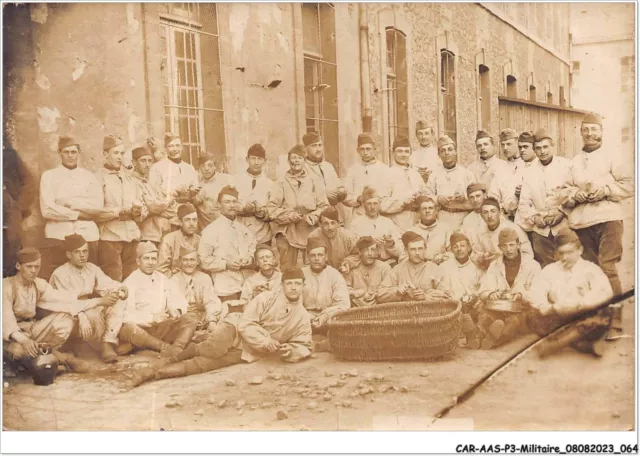 CAR-AASP3-0245 - MILITAIRE - CARTE PHOTO - des hommes réunis - carrée de pat