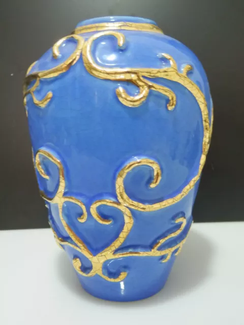 LONGWY, Important vase moderne en faïence craquelée bleue et or, H: 23 cm