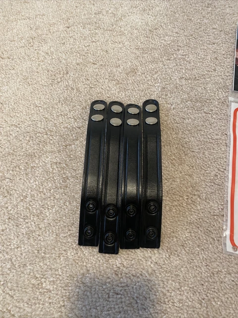 NEW Aker leather 3/4” belt keeper set.