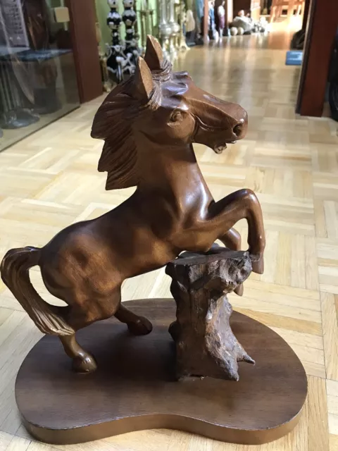 Schönes altes Holz Pferd Holzfigur scheuendes Pferd Handarbeit geschnitzt