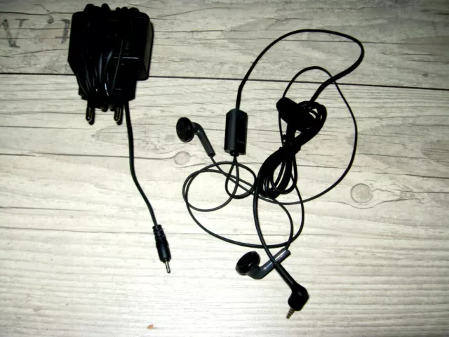 Nokia Zubehör Paket 2 Teile Ladekabel AC-3 E und Headset