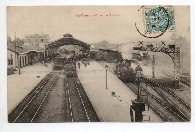 CHAMPAGNE CHALONS Marne CPA 51 inside the station trains 9