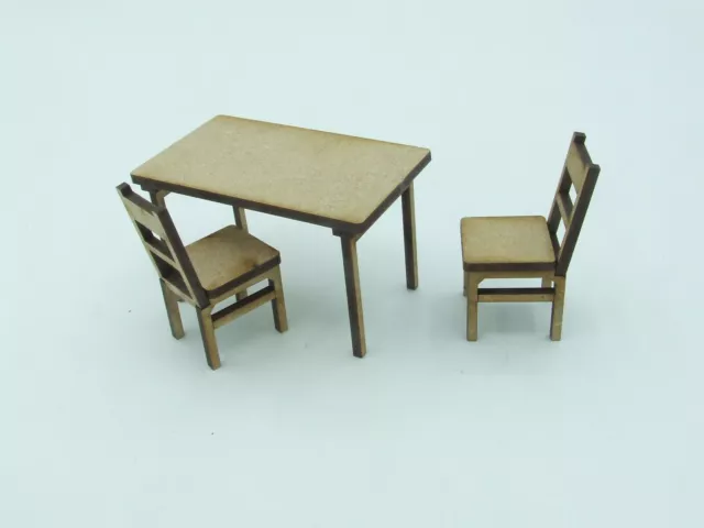 Tisch +2 Stühle für Werkstatt,Tankstelle usw.-Automodellbau-Maßstab1:18,Lasercut