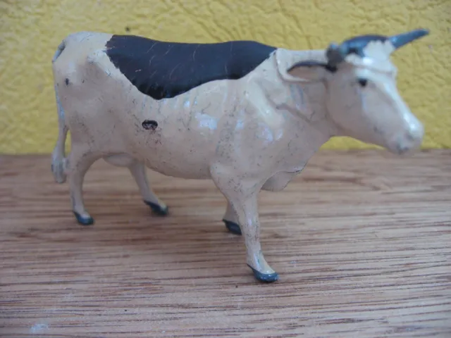 Figurine Ferme Bf Dc  Plomb Creux  Vache Marron Et Blanche N°1