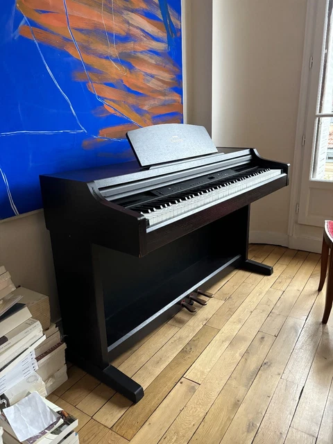 PIANO numérique CLP 820 en bon état de fonctionnement