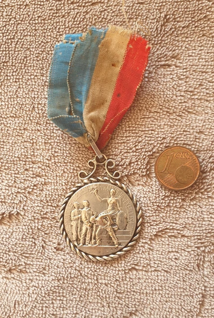 Médaille Ancienne “Pratique Des Exercices Virils” Avec Boîte, En Bronze, 59-37