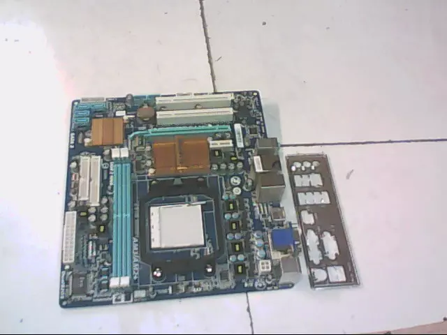 Carte mere GIGABYTE GA-MA74GM-S2H REV 4.0 socket AM2