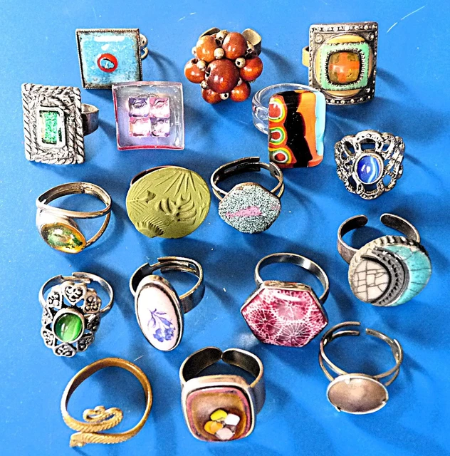 LOT DE BIJOUX fantaisies vintage retro bagues collier et coeur doré