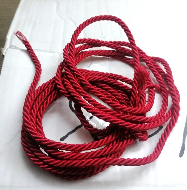 cordoncino passamaneria bordeaux rosso decorazione cucito filato sarta