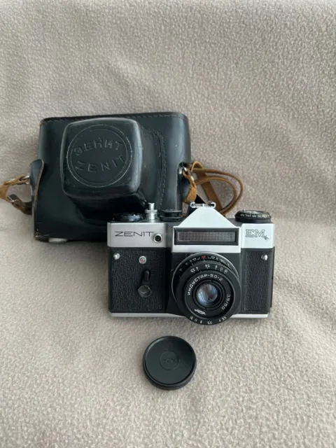 Zenit - EM SLR Film Camera Industar-50-2 50mm F3,5 Lens For M42