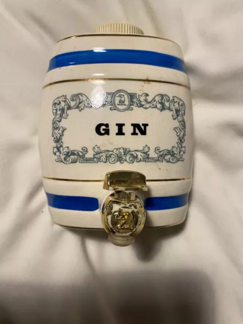 Vintage Wade Pottery Gin Barrel Royal Victoria W.A. Gilbey Limited,