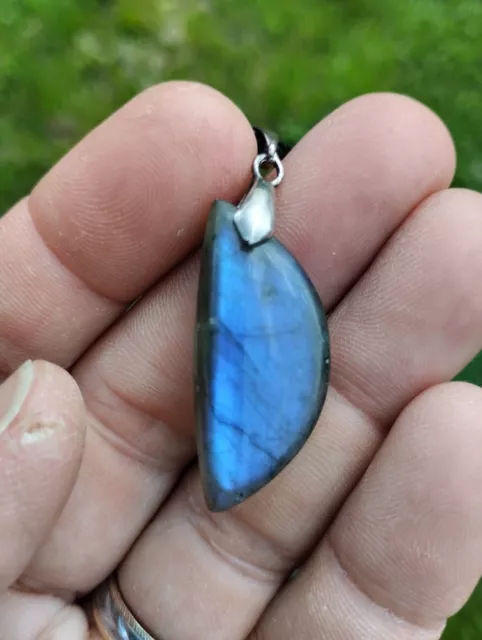 Labradorite En Pendentif Forme Demi Lune Pierre Naturelle