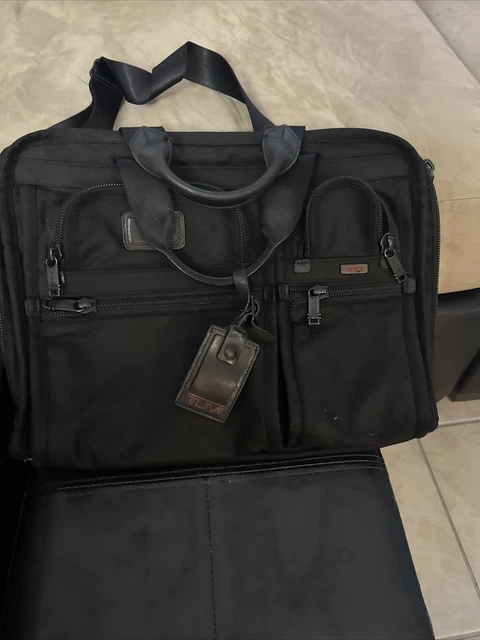 TUMI Alpha 2 T Pass 26108DH 1Expandable Laptop Briefcase Black READ PLEASE.