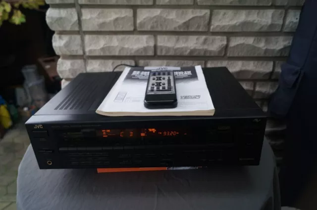 Sehr gepflegter ,hochwertiger JVC RX 504 Surround System Receiver -F.B + Buch