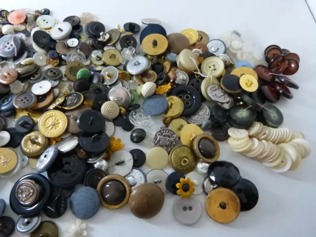lot of approximately 500 buttons of all kinds (cp20) 2