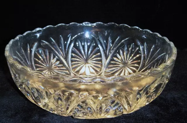 Vintage ANCHOR HOCKING Medallion Clear 8" Salad/Fruit/Dessert/Chip Serving Bowl