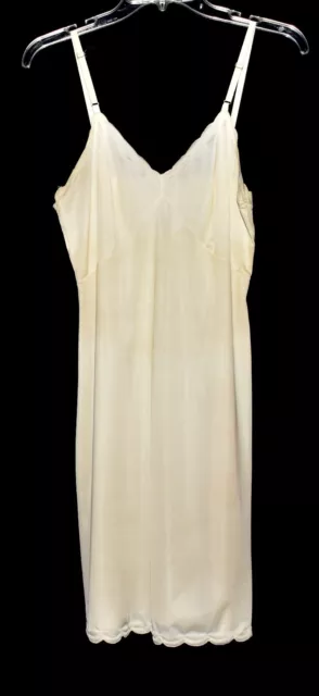 Vintage Gaymode Off White Plain No Lace Full Slip Scalloped Bottom Size 34 USA