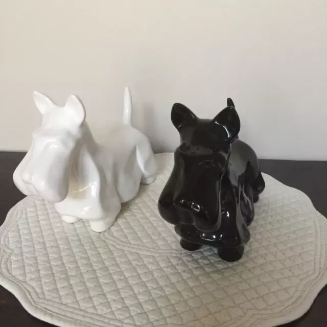 Duo de scottish Terriers,  Wire Fox en porcelaine blanc et noir excellent état