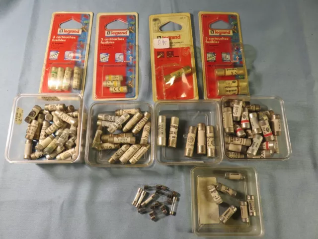 LOT de 102 FUSIBLES à CARTOUCHE .LEGRAND    & 11 FUSIBLES en VERRE ( testés)