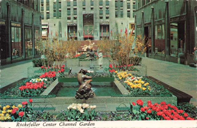 Vintage postcard ROCKEFELLER CENTER CHANNEL GARDEN New York City