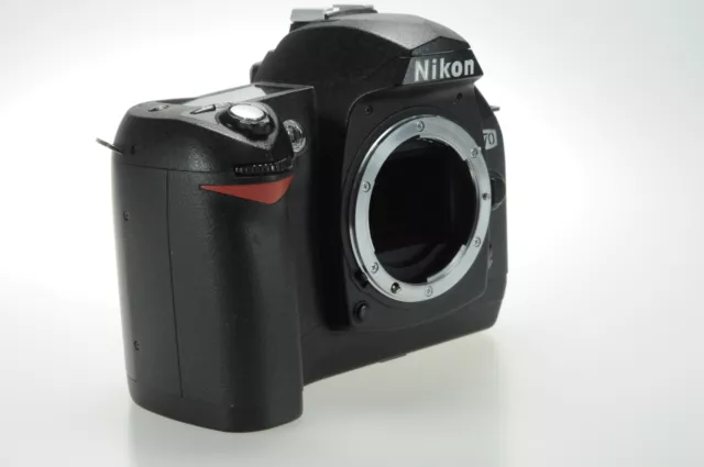 Nikon D70 6.1MP Digital SLR Camera Body #G239