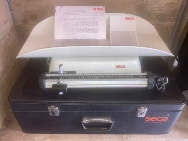 Seca 32 lb Mechanical Baby Scale w/ Sliding Weights & w/ Case  80’s - Vintage