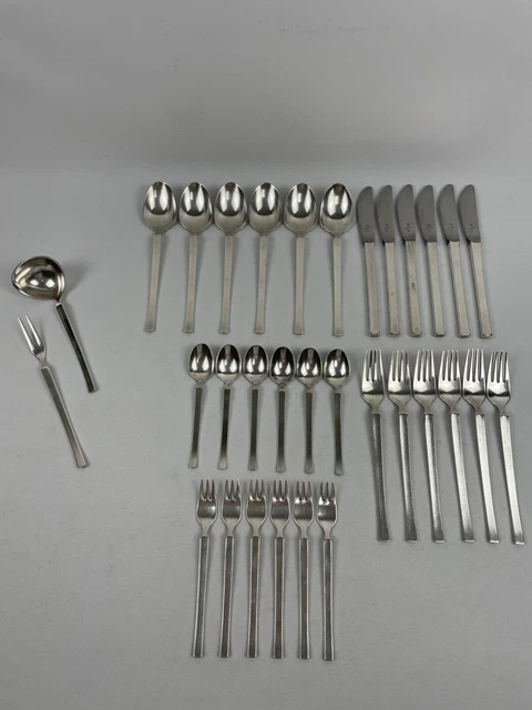 WMF Modell 4600 'New York - Besteckset - 6 Pers. / 32 Teile - versilbert WMF Modell 4600 'New York - Besteckset - 6 Pers. / 32 Teile - versilbert
