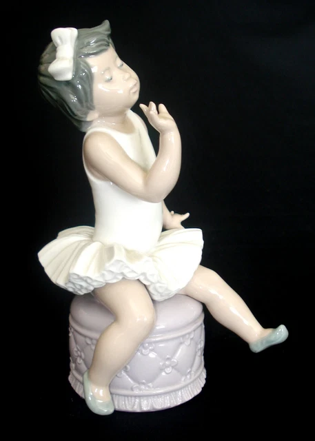【値下げ】リヤドロ　LLADRO LITTLE BALLET GIRL 5105 LLADRO #5105 LITTLE Ballet Girl Ballerina Figurine Pink Hand