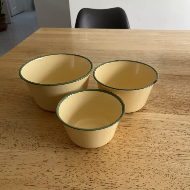 Vintage Chippy Enamelware Bumper Harvest Cream Enamel Bowl X 3