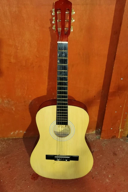 Medium size acoustic guitar deals