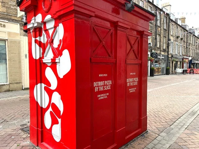 Edinburgh Police Box: Rose Street Retail Kiosk Shop Commercial Investment Stall 2
