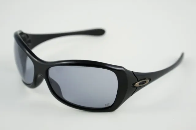 Transition! Oakley Grapevine Polished Black / Light Grey Transition Sunglasses