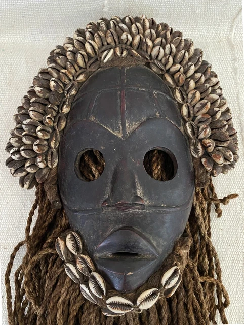 Superb Dan Mask Deangle Cowry Shells 21" H 4