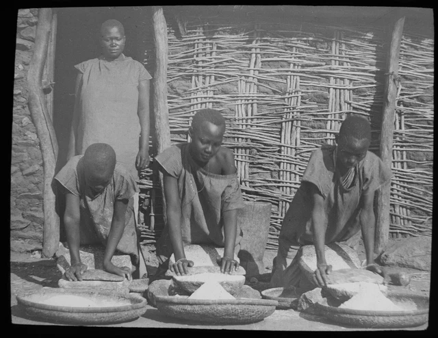ANTIQUE Magic Lantern Slide GRINDING FLOUR C1910 PHOTO TANZANIA ? AFRICA