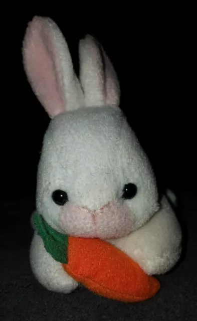 Süßes kleines Häschen weiß Hase mit Möhre Kuscheltier Stofftier Plüsch