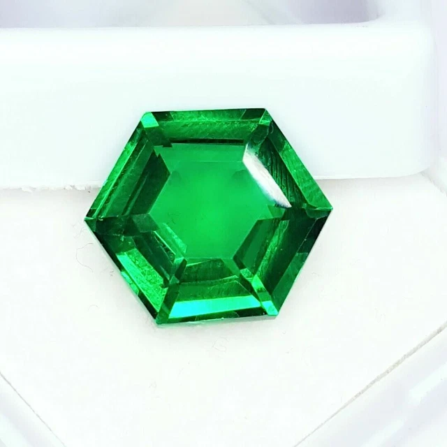 Très beau grenat vert du Brésil de 9,52 carats avec certificat .