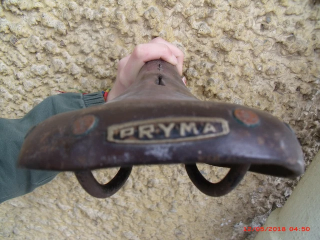 ANCIENNE SELLE DE VELO EN CUIR PRYMA LONGUEUR 26 CMS