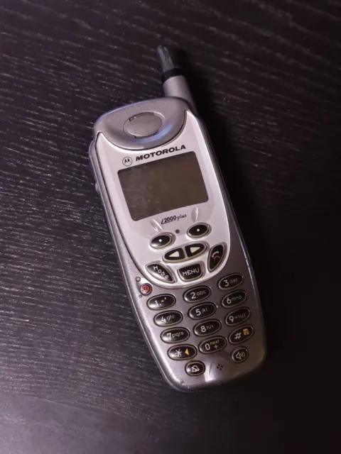 Motorola i2000 Plus Cellphone