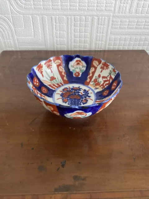 Beautiful Japanese Imari Antique Scolluped Bowl