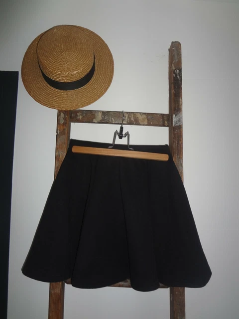 Jupe patineuse en dentelle noire Vero Moda, €36 | Asos | Lookastic France