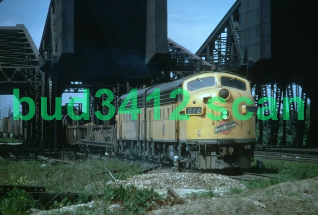 CNW Chicago & North Western F7 #272 at Chicago IL 1982 DUPLICATE Slide!