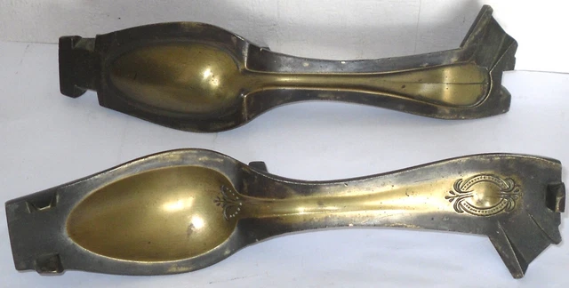 Moule à Cuillère En Bronze Du XVIIIe Siècle - Antiquité Française, 1.1 Kg, Art De La Table Ancien