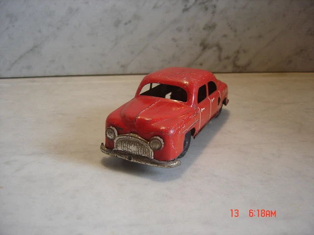 Renault Juvaquatre – jouet ancien en tôle mécanique à clé – clé incluse – Made in France - Collection