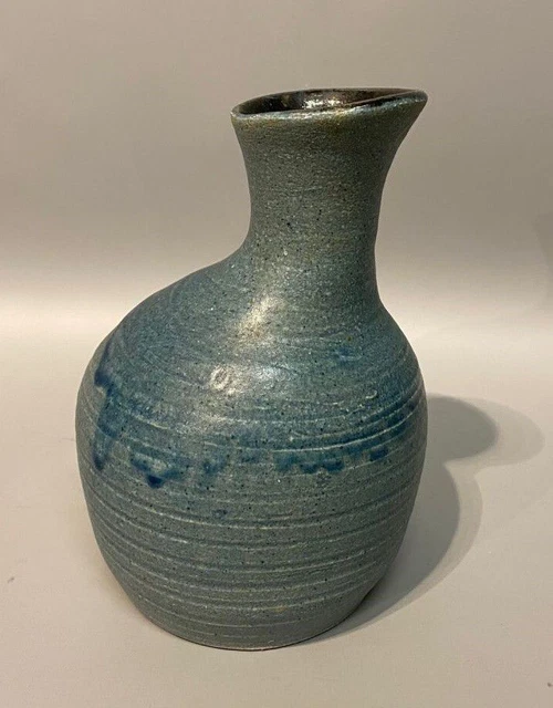 ACCOLAY Vase asymétrique en faïence bleue à décor de coulures,,