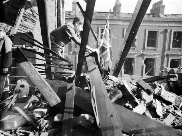 V4174 Boy Debris UK Flag London WWII War WW2 Retro BW POSTER PRINT PLAKAT