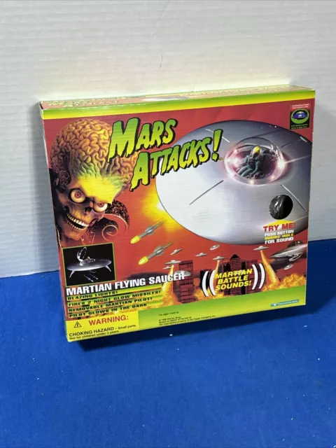 Vintage Mars Attacks! FLYING SAUCER & MARTIAN Trendmasters 1996 from japan