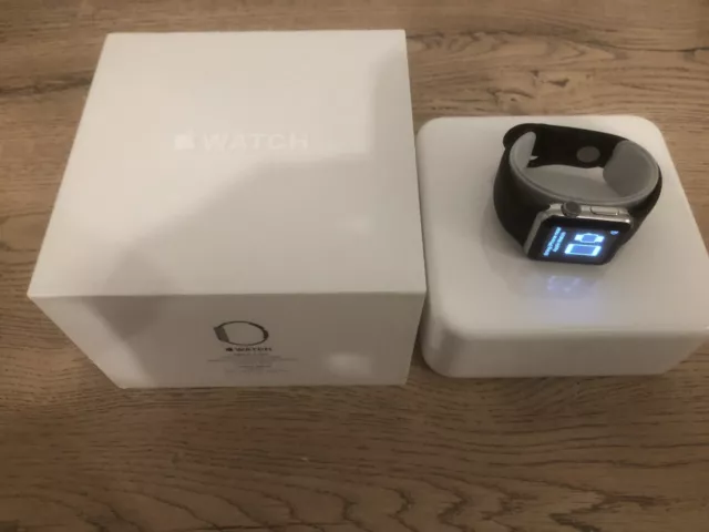 Apple Watch 316L modèle A1553 38mm dans sa boite d'origine