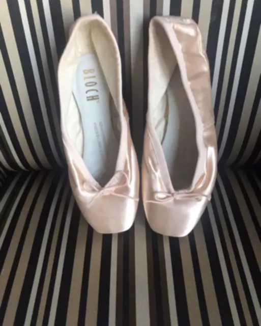 Bloch ballet flats For Girls Size 4 Great Condition