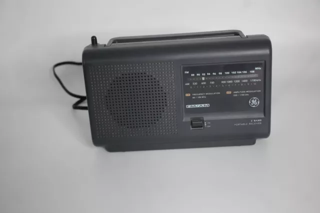 Vintage GE Model 7-2662D Portable 2-Band AM/FM Radio Receiver - Tested