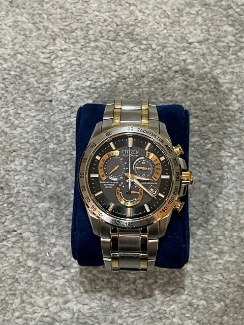 Orologio Uomo Citizen Eco-Drive AT4004-52E – Cronografo, Vetro Zaffiro, Radio Controllato, Cassa 42 Mm, Impermeabile 200 M